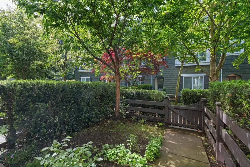22 288 171 STREET - photo 2 of 29