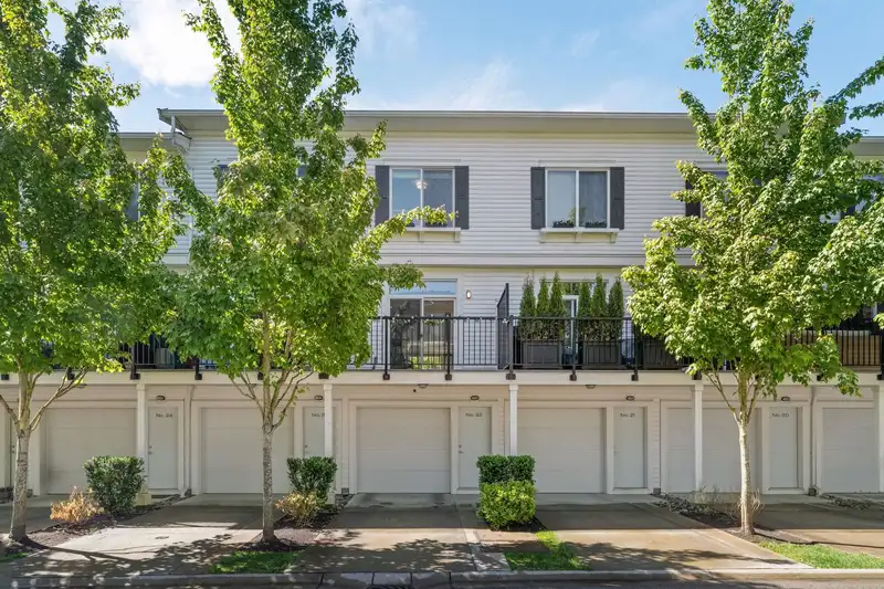 22 288 171 STREET - photo 3 of 29