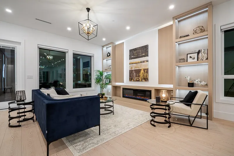 15569 OXENHAM AVENUE - photo 4 of 25