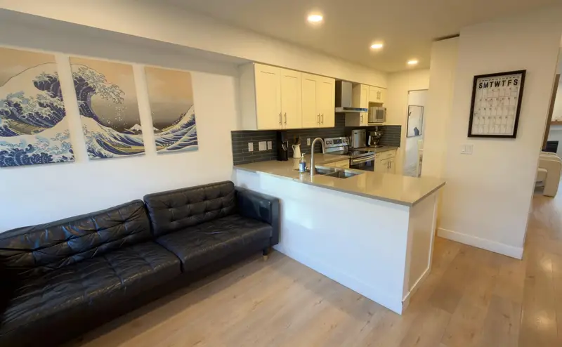 10 2118 EASTERN AVENUE - photo 3 of 24