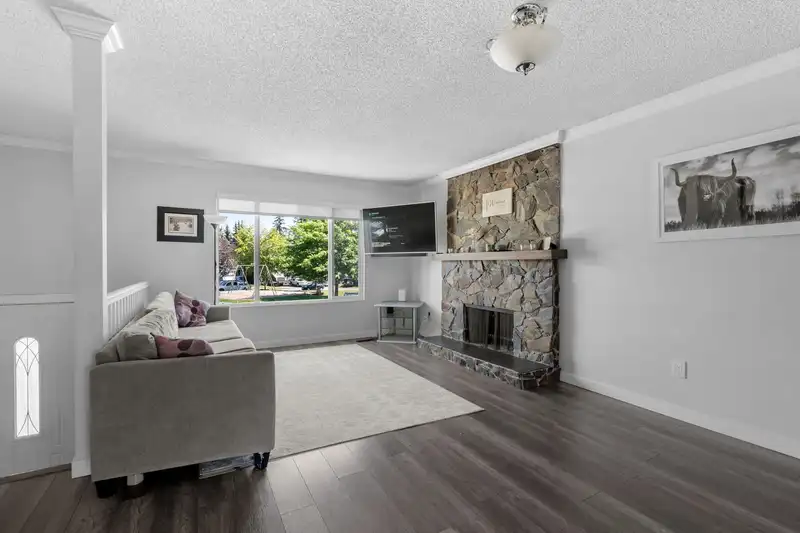 2940 WIGGINS PLACE - photo 4 of 32