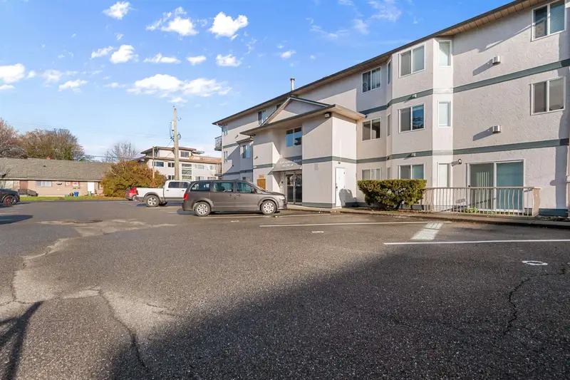 14 46160 PRINCESS AVENUE - photo 2 of 25