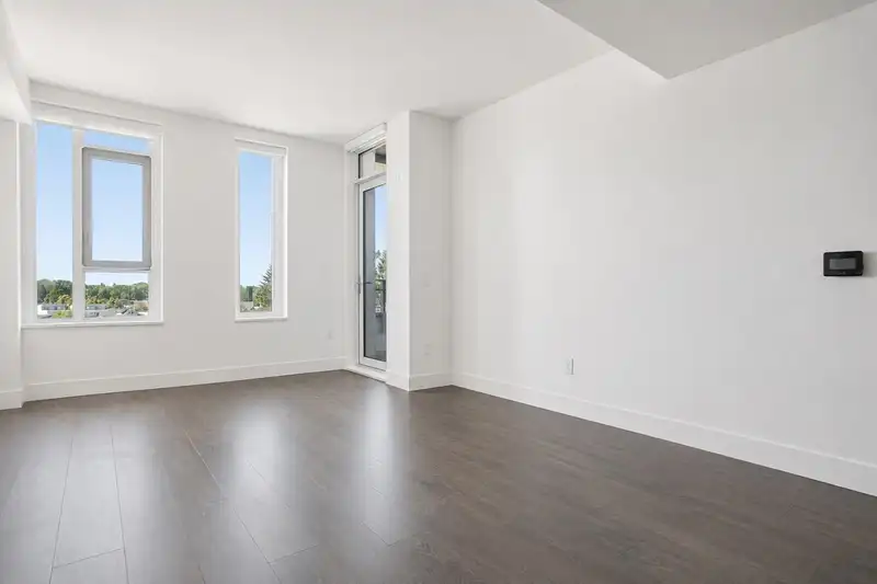 507 2435 KINGSWAY - photo 4 of 34