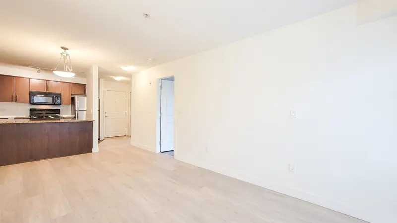 405 3260 ST JOHNS STREET - photo 4 of 25