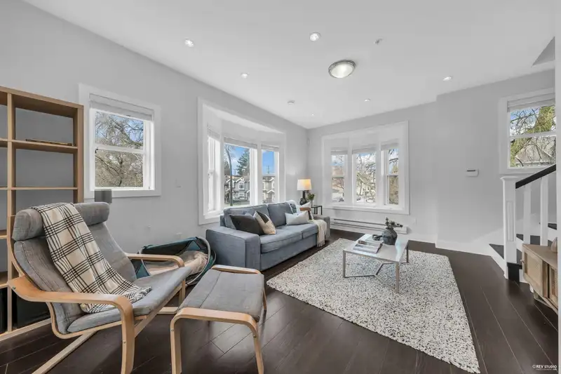 1002 E 20TH AVENUE - photo 2 of 29