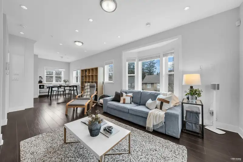 1002 E 20TH AVENUE - photo 3 of 29