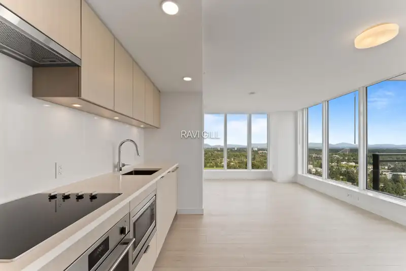 802 13675 107A AVENUE - photo 3 of 24