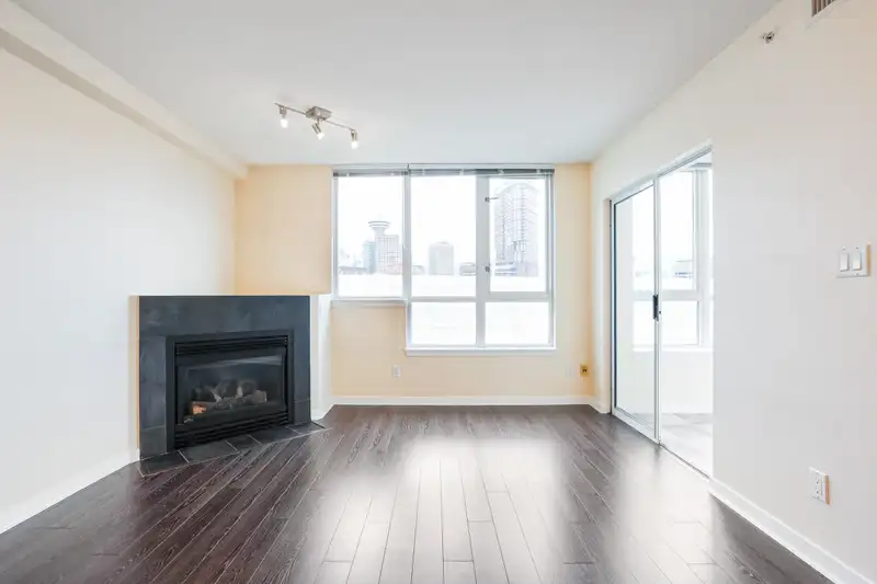 905 63 KEEFER PLACE - photo 3 of 28