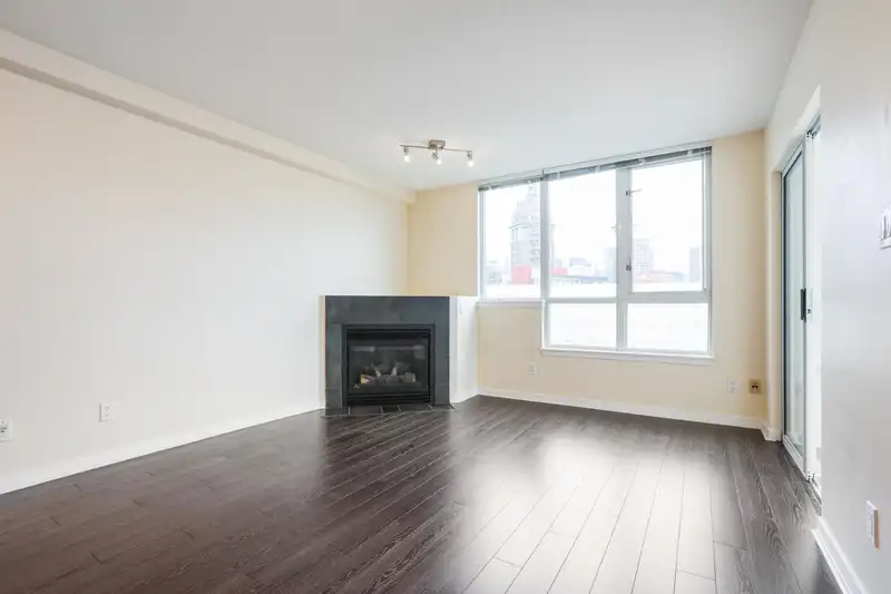 905 63 KEEFER PLACE - photo 4 of 28