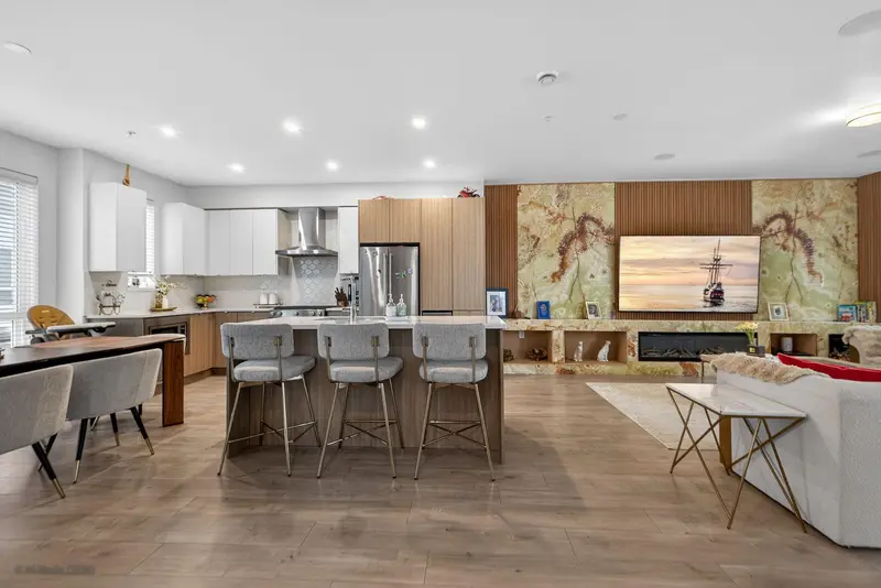 103 7947 209 STREET - photo 3 of 24