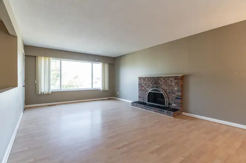 4418 SAVOY STREET - photo 3 of 32
