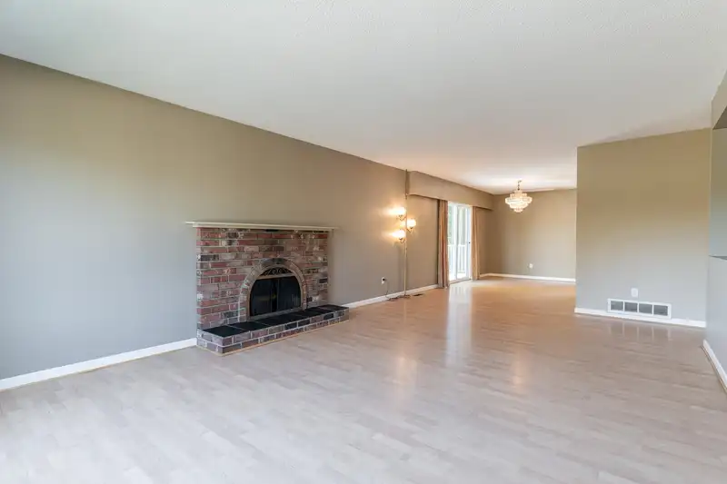 4418 SAVOY STREET - photo 4 of 32