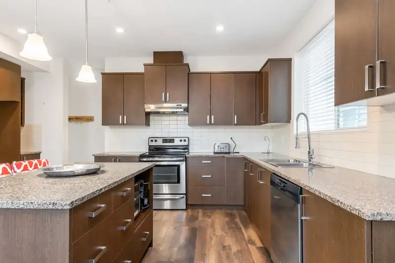 10777 ERSKINE STREET - photo 2 of 40