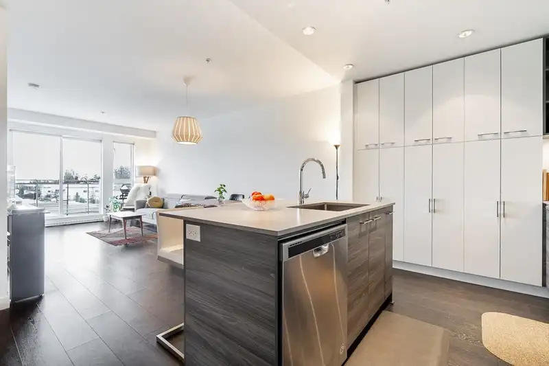 412 10581 140 STREET - photo 1 of 19