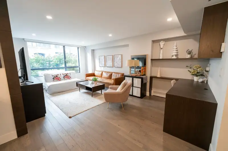 201 289 DRAKE STREET - photo 1 of 28