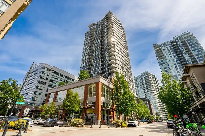 705 400 CAPILANO ROAD - photo 3 of 40