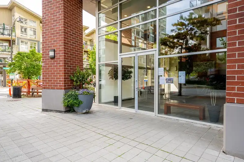 705 400 CAPILANO ROAD - photo 4 of 40