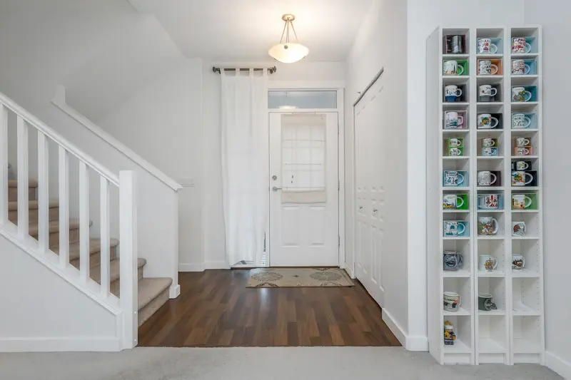 20829 84A AVENUE - photo 4 of 25