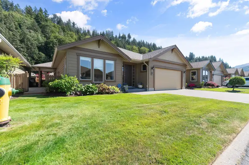 174 46000 THOMAS ROAD - photo 1 of 40