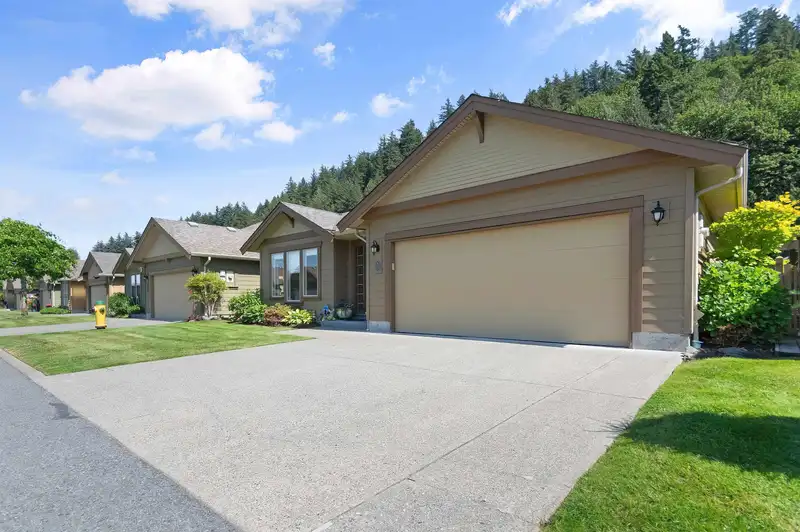 174 46000 THOMAS ROAD - photo 2 of 40