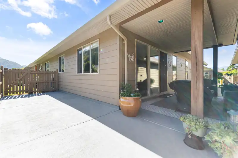 174 46000 THOMAS ROAD - photo 4 of 40