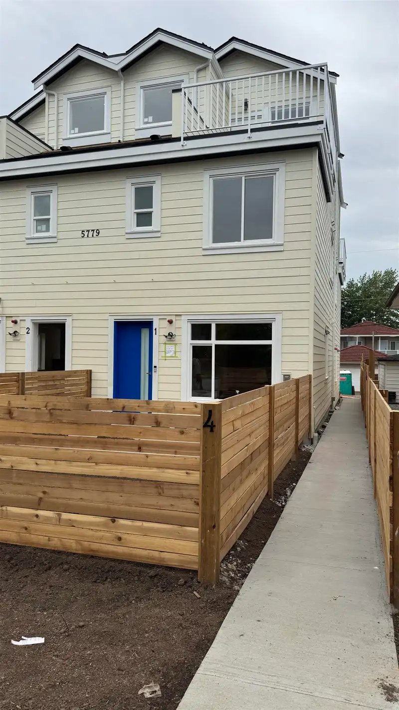 4 5779 CLARENDON STREET - photo 2 of 12