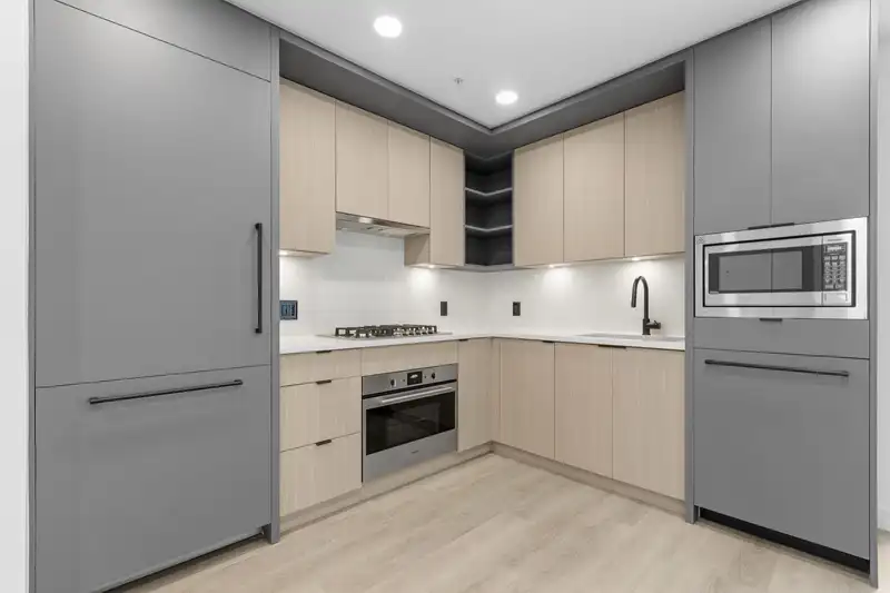 507 2268 E BROADWAY - photo 1 of 18