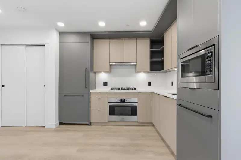 507 2268 E BROADWAY - photo 2 of 18