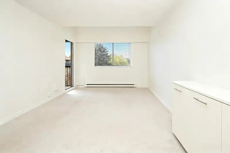 413 8120 COLONIAL DRIVE - photo 2 of 17