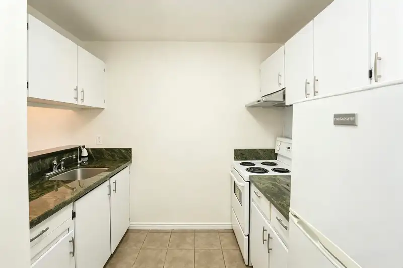 413 8120 COLONIAL DRIVE - photo 3 of 17