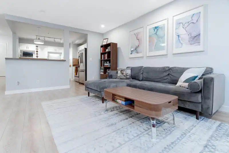 301 7139 18 AVENUE - photo 3 of 24