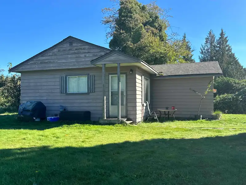 23307 24 AVENUE - photo 2 of 31