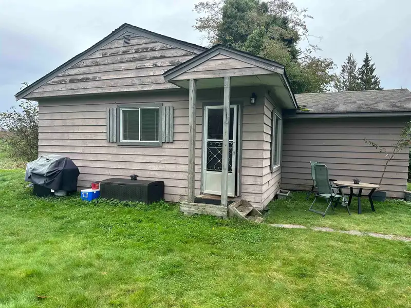 23307 24 AVENUE - photo 3 of 31
