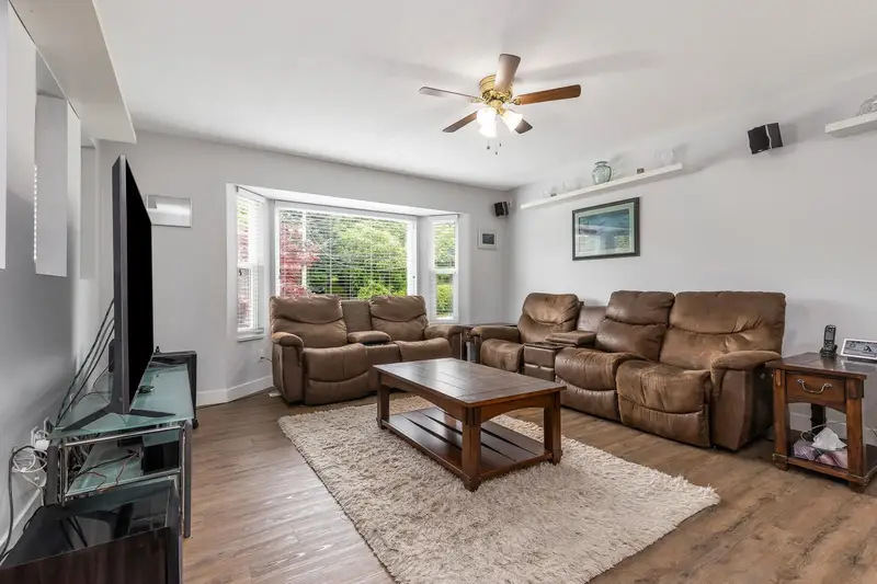 32456 14TH AVENUE - photo 3 of 25