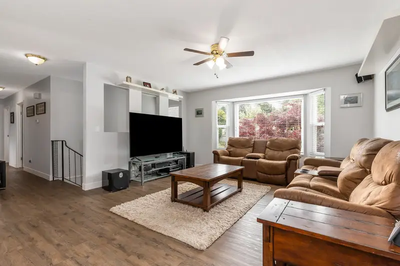 32456 14TH AVENUE - photo 4 of 25