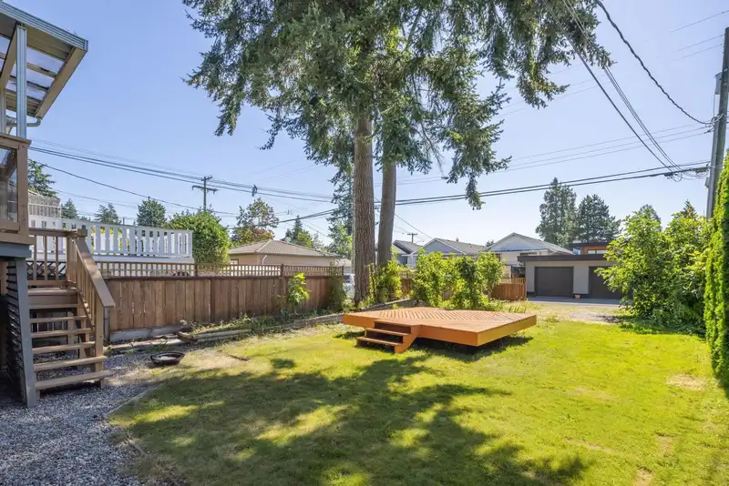 255 E 20TH STREET - photo 4 of 34