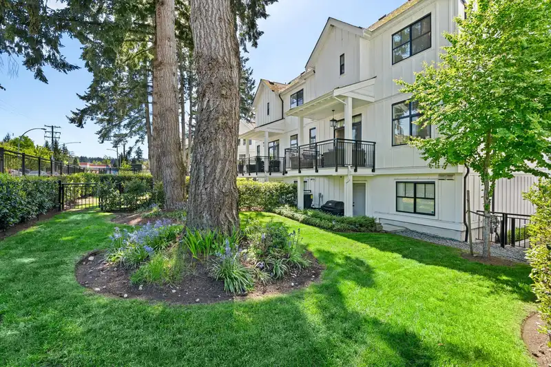 2 3339 148 STREET - photo 2 of 31