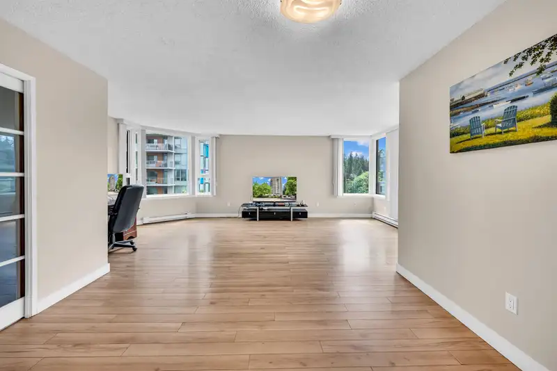802 5790 PATTERSON AVENUE - photo 4 of 35