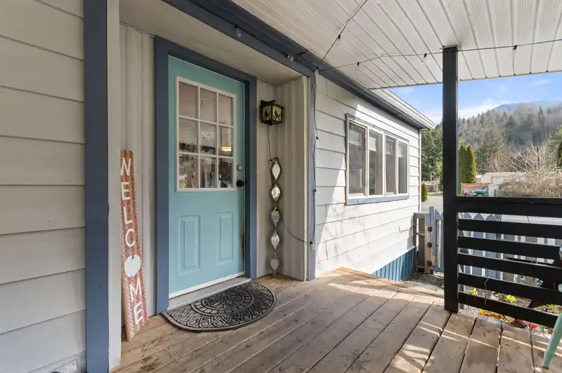 69 3942 COLUMBIA VALLEY HIGHWAY - photo 2 of 33