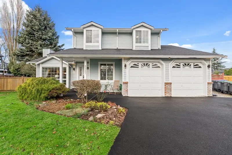 6347 171 STREET - photo 2 of 37
