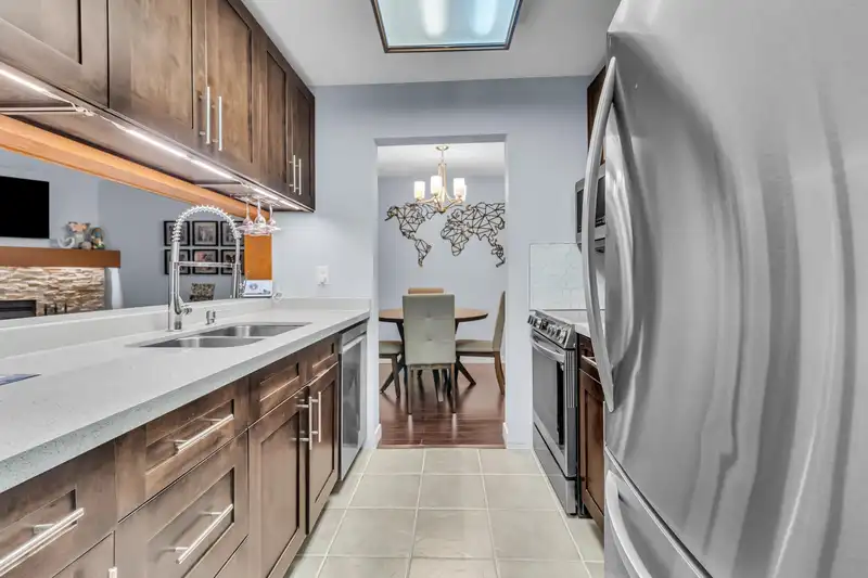 235 7651 MINORU BOULEVARD - photo 4 of 16