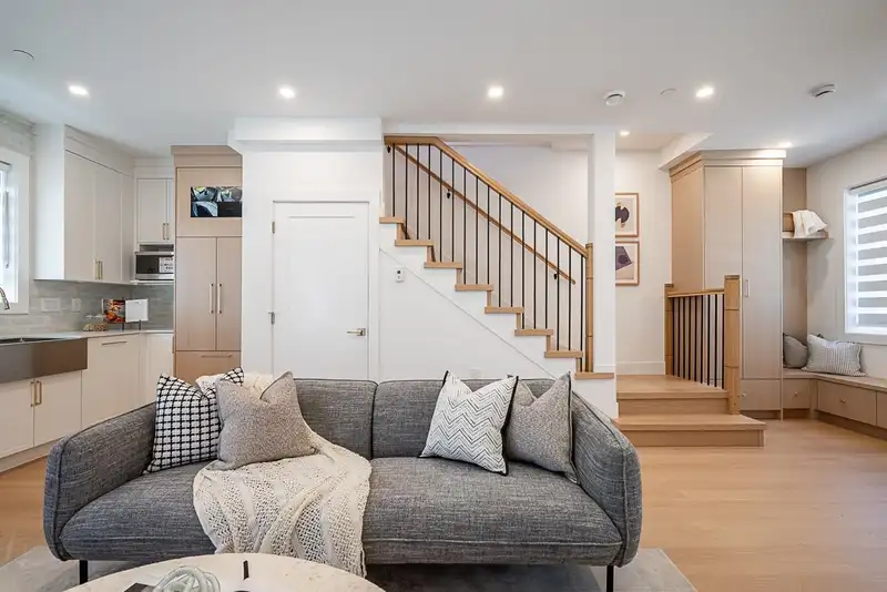 2105 E 33RD AVENUE - photo 2 of 27