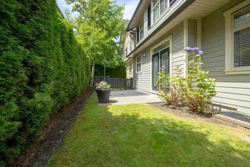 23 15885 26 AVENUE - photo 3 of 39