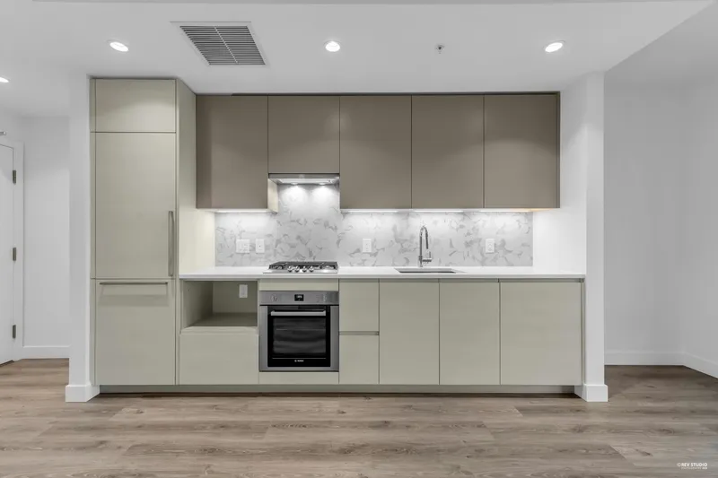 303 8121 CHESTER STREET - photo 2 of 19