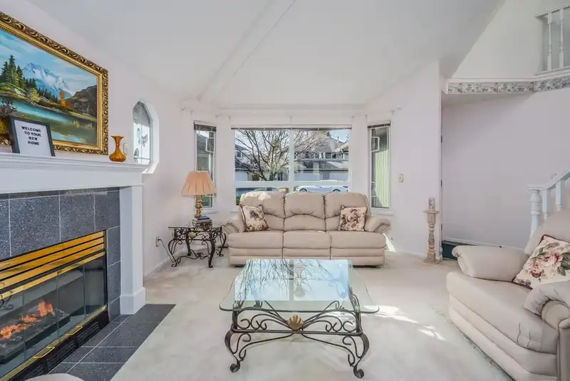 15 8560 162 STREET - photo 3 of 40