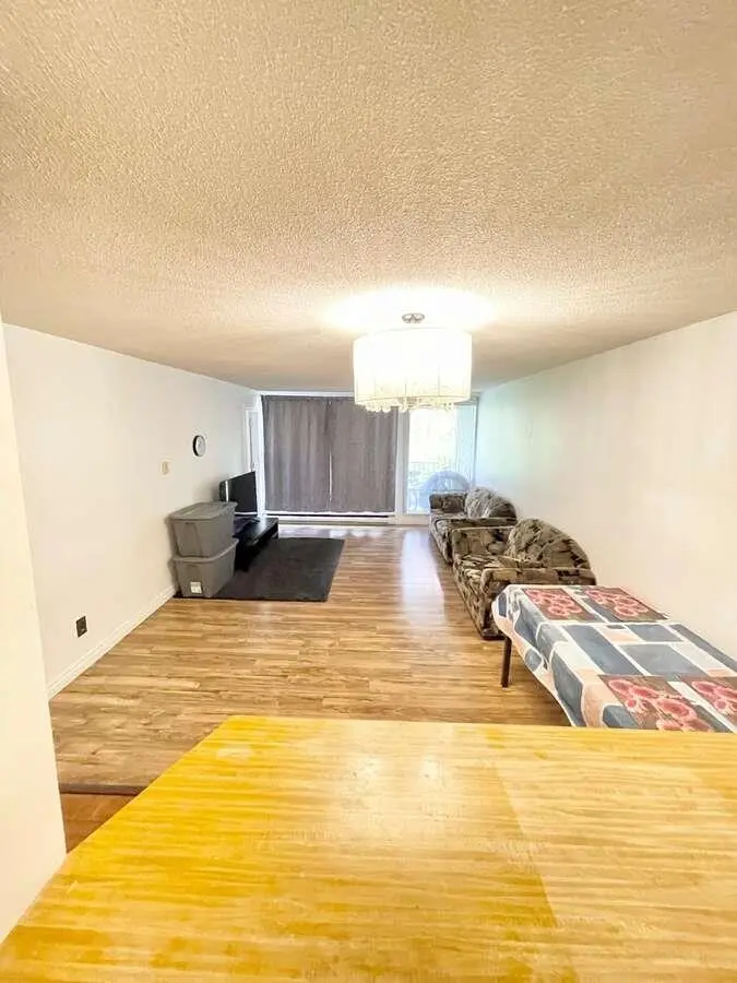 219 9300 GLENACRES DRIVE - photo 1 of 25