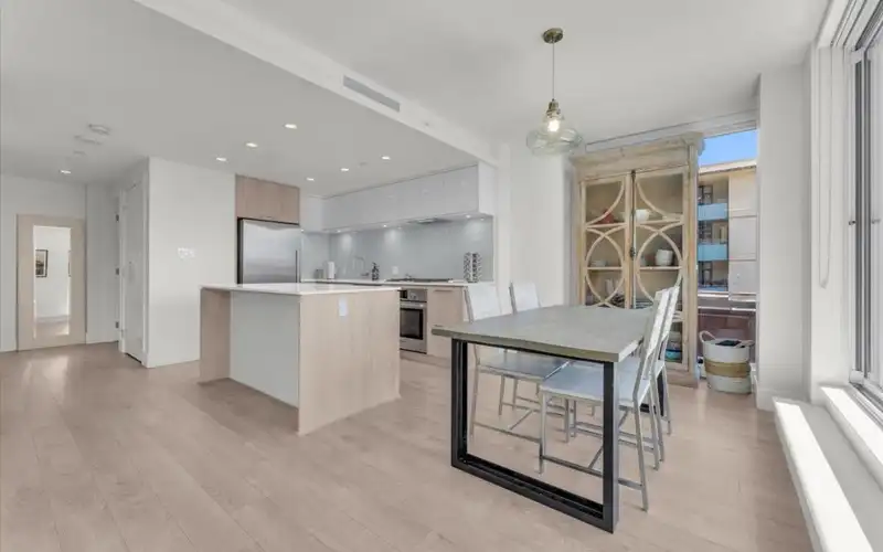 405 680 SEYLYNN CRESCENT - photo 2 of 27