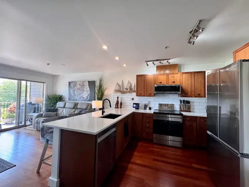 202 414 GOWER POINT ROAD - photo 4 of 25