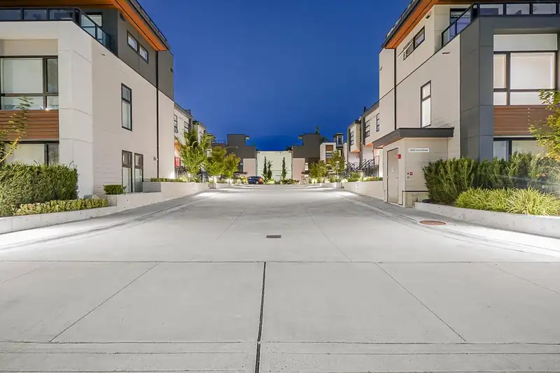 1204 6085 IRMIN STREET - photo 4 of 38