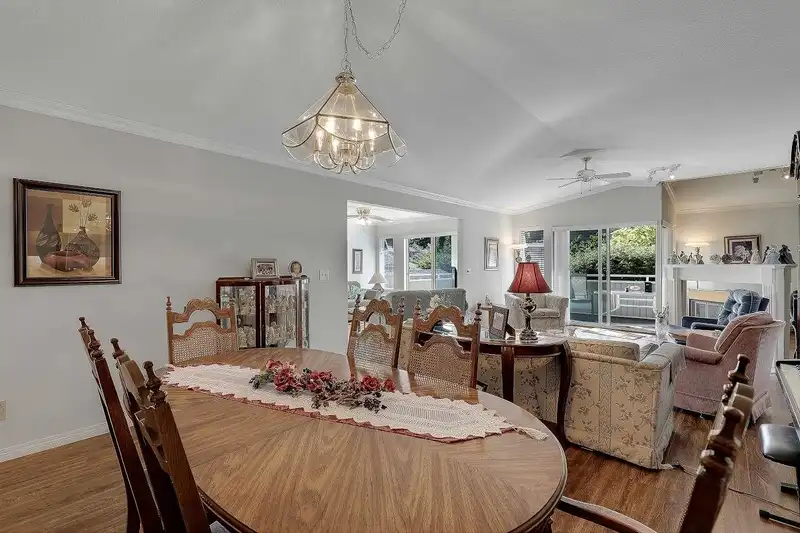 217 10584 153 STREET - photo 4 of 40